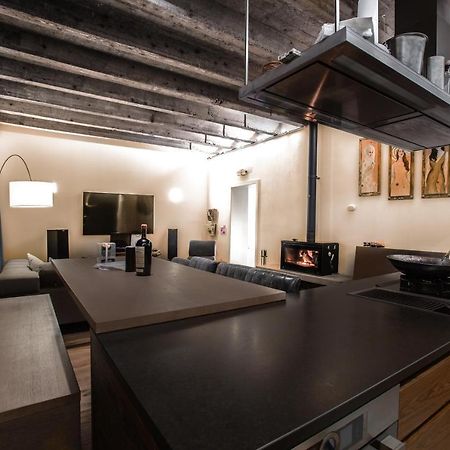 Contemporary Apartment With Fireplace & Terrace Banska Bystrica Bagian luar foto