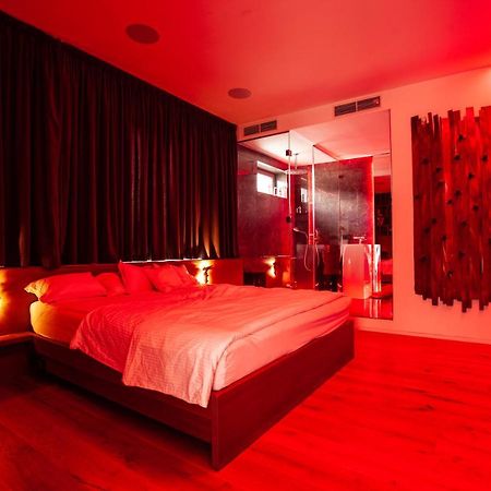 Contemporary Apartment With Fireplace & Terrace Banska Bystrica Bagian luar foto