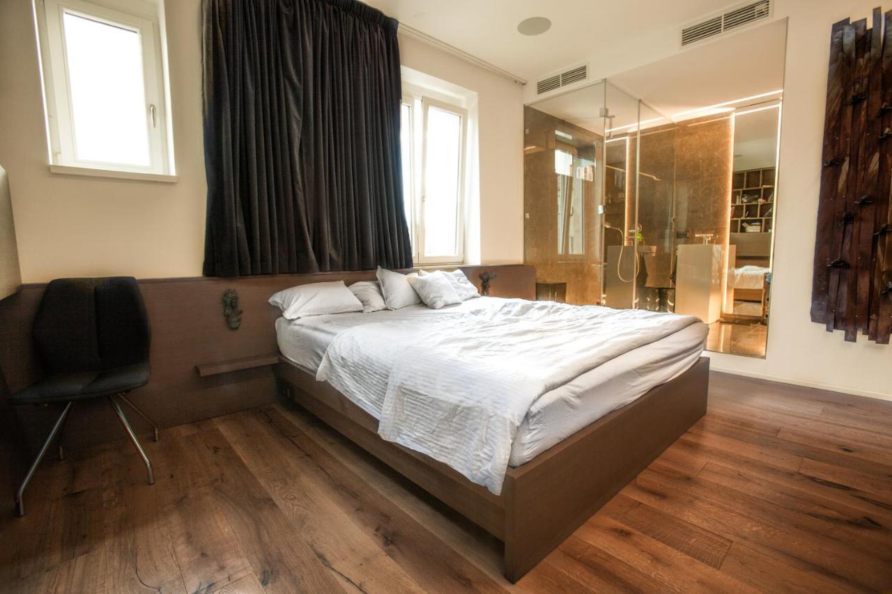 Contemporary Apartment With Fireplace & Terrace Banska Bystrica Bagian luar foto