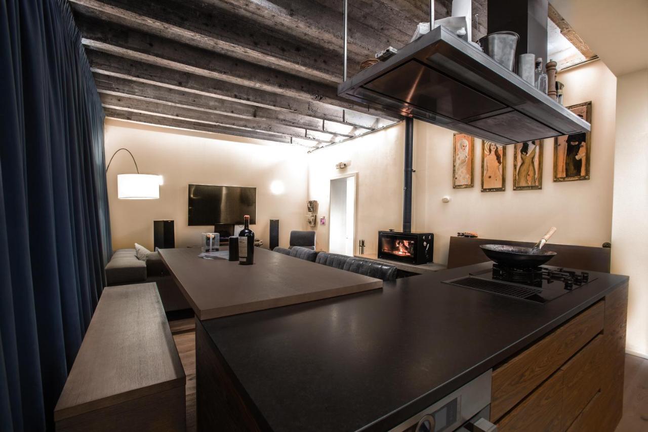 Contemporary Apartment With Fireplace & Terrace Banska Bystrica Bagian luar foto